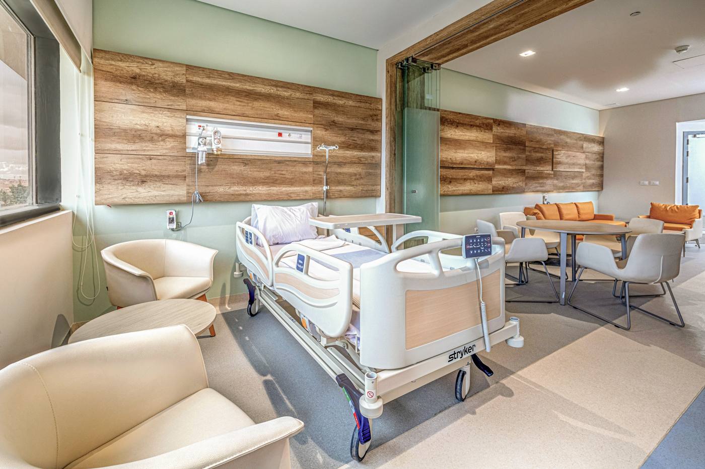 Private inpatient rooms with hotel-grade finishes